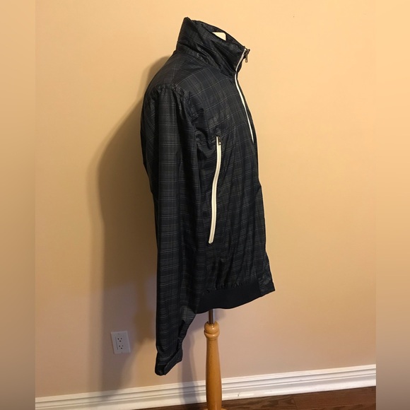 The North Face Men’s Hooded Jacket - Picture 3 of 9